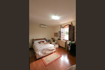 Casa à venda com 340m², 4 quartos e 3 vagas Casa à venda com 340m², 4 quartos e 3 vagasQuarto 1