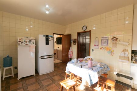 Casa à venda com 340m², 4 quartos e 3 vagas Casa à venda com 340m², 4 quartos e 3 vagasCozinha