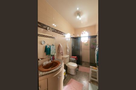 Casa à venda com 340m², 4 quartos e 3 vagas Casa à venda com 340m², 4 quartos e 3 vagasBanheiro