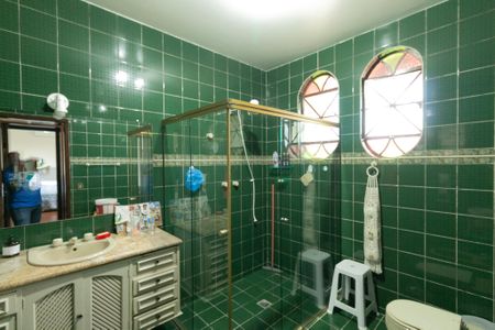 Casa à venda com 340m², 4 quartos e 3 vagas Casa à venda com 340m², 4 quartos e 3 vagasBanheiro da Suíte 1