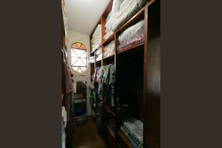 Casa à venda com 340m², 4 quartos e 3 vagas Casa à venda com 340m², 4 quartos e 3 vagasSuíte 1 Closet