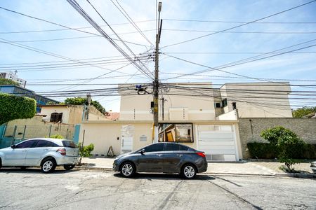 Casa de condomínio à venda com 50m², 2 quartos e 1 vaga Casa de condomínio à venda com 50m², 2 quartos e 1 vagaFachada