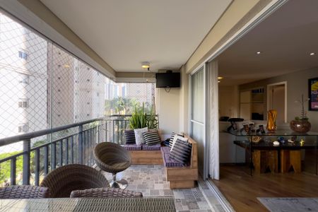 Apartamento à venda com 111m², 2 quartos e 2 vagas Apartamento à venda com 111m², 2 quartos e 2 vagasVaranda