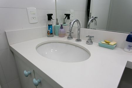 Apartamento à venda com 67m², 2 quartos e 1 vagaBanheiro Social