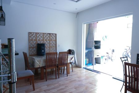 Casa para alugar com 70m², 2 quartos e 2 vagas Casa para alugar com 70m², 2 quartos e 2 vagasEdícula