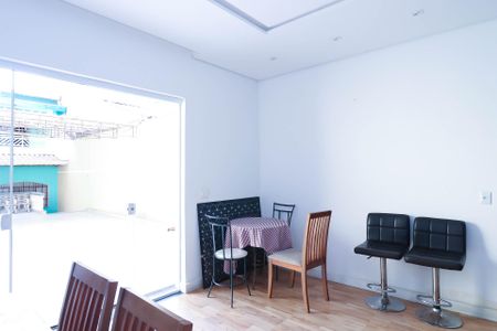 Casa para alugar com 70m², 2 quartos e 2 vagas Casa para alugar com 70m², 2 quartos e 2 vagasEdícula