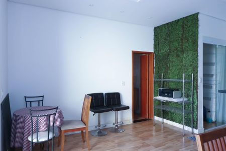 Casa para alugar com 70m², 2 quartos e 2 vagas Casa para alugar com 70m², 2 quartos e 2 vagasEdícula