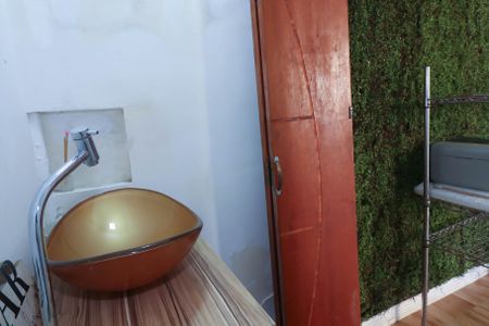 Casa para alugar com 70m², 2 quartos e 2 vagas Casa para alugar com 70m², 2 quartos e 2 vagasBanheiro Edícula