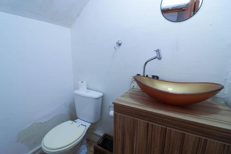 Casa para alugar com 70m², 2 quartos e 2 vagas Casa para alugar com 70m², 2 quartos e 2 vagasBanheiro Edícula
