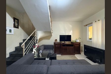 Casa à venda com 75m², 3 quartos e 2 vagas Casa à venda com 75m², 3 quartos e 2 vagasSala