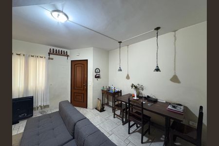 Casa à venda com 75m², 3 quartos e 2 vagas Casa à venda com 75m², 3 quartos e 2 vagasSala