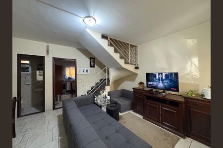 Casa à venda com 75m², 3 quartos e 2 vagas Casa à venda com 75m², 3 quartos e 2 vagasSala