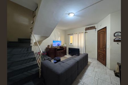 Casa à venda com 75m², 3 quartos e 2 vagas Casa à venda com 75m², 3 quartos e 2 vagasSala