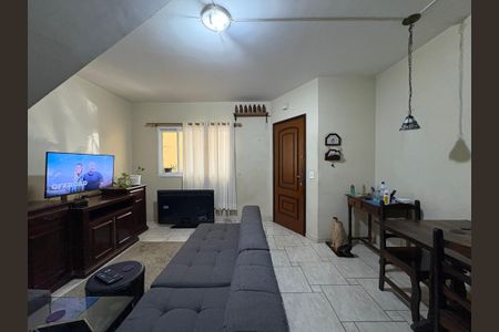 Casa à venda com 75m², 3 quartos e 2 vagas Casa à venda com 75m², 3 quartos e 2 vagasSala