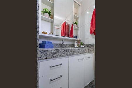 Casa de condomínio à venda com 125m², 4 quartos e 2 vagasBanheiro da suíte