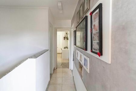 Casa de condomínio à venda com 125m², 4 quartos e 2 vagasCorredor