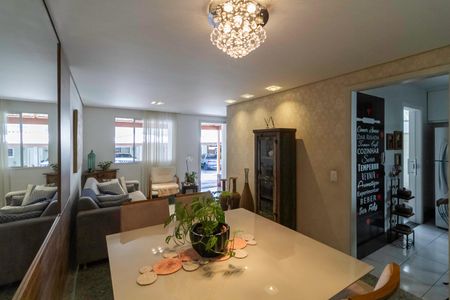 Casa de condomínio à venda com 125m², 4 quartos e 2 vagasSala