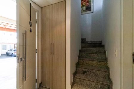 Casa de condomínio à venda com 125m², 4 quartos e 2 vagasEscada