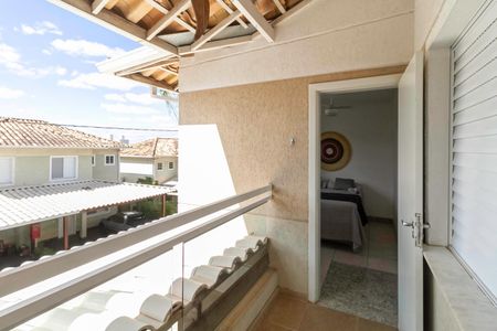 Casa de condomínio à venda com 125m², 4 quartos e 2 vagasVaranda da sala