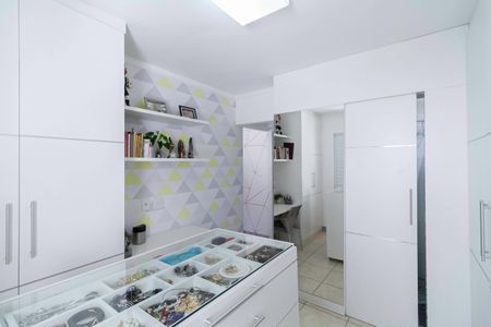 Casa de condomínio à venda com 125m², 4 quartos e 2 vagasCloset da suíte