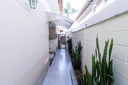 Casa de condomínio à venda com 125m², 4 quartos e 2 vagasCorredor