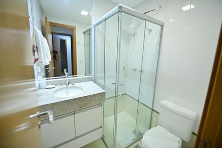 Apartamento para alugar com 74m², 2 quartos e 2 vagas Apartamento para alugar com 74m², 2 quartos e 2 vagasBanheiro da Suíte