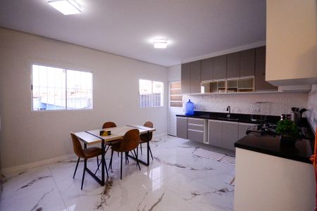 Casa para alugar com 350m², 2 quartos e 6 vagasCozinha