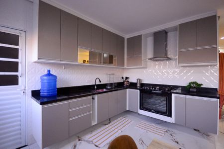 Casa para alugar com 350m², 2 quartos e 6 vagasCozinha