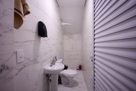 Casa para alugar com 350m², 2 quartos e 6 vagasGaragem/Área de Lazer - Banheiro