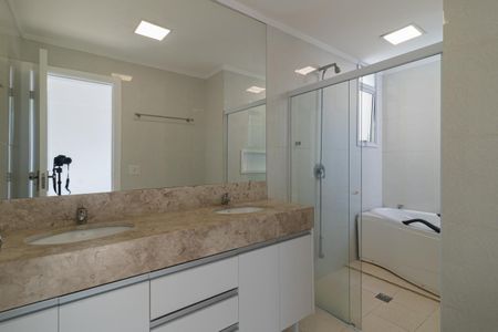 Apartamento para alugar com 180m², 4 quartos e 3 vagas Apartamento para alugar com 180m², 4 quartos e 3 vagasBanheiro da Suíte 1