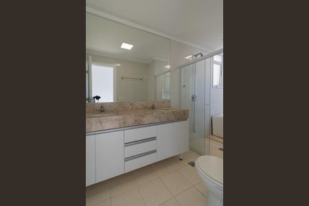 Apartamento para alugar com 180m², 4 quartos e 3 vagas Apartamento para alugar com 180m², 4 quartos e 3 vagasBanheiro da Suíte 1