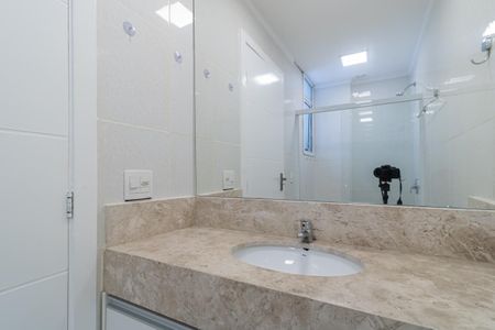 Apartamento para alugar com 180m², 4 quartos e 3 vagas Apartamento para alugar com 180m², 4 quartos e 3 vagasBanheiro da Suíte 2