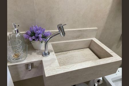 Casa à venda com 199m², 4 quartos e 5 vagas Casa à venda com 199m², 4 quartos e 5 vagasBanheiro da Suíte