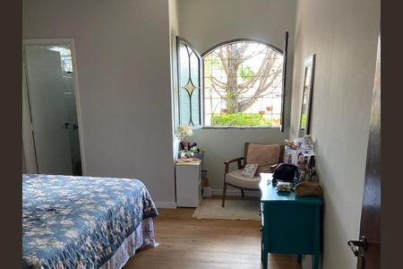 Casa à venda com 199m², 4 quartos e 5 vagas Casa à venda com 199m², 4 quartos e 5 vagasSuíte