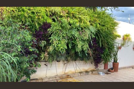 Casa à venda com 199m², 4 quartos e 5 vagas Casa à venda com 199m², 4 quartos e 5 vagasÁrea Externa