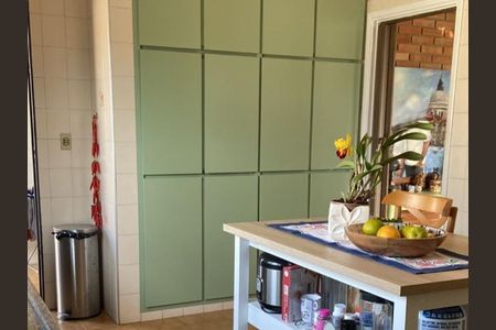 Casa à venda com 199m², 4 quartos e 5 vagas Casa à venda com 199m², 4 quartos e 5 vagasCozinha