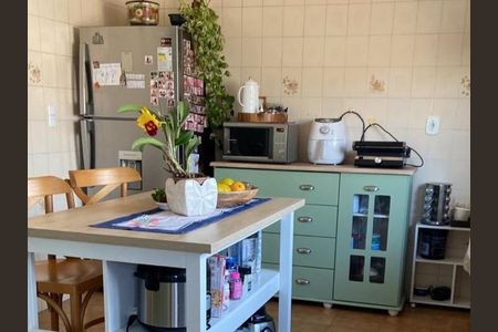 Casa à venda com 199m², 4 quartos e 5 vagas Casa à venda com 199m², 4 quartos e 5 vagasCozinha