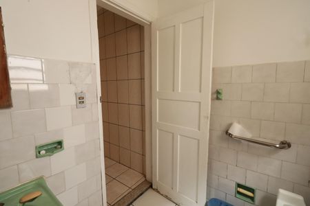 Casa à venda com 280m², 6 quartos e 3 vagasBanheiro 1