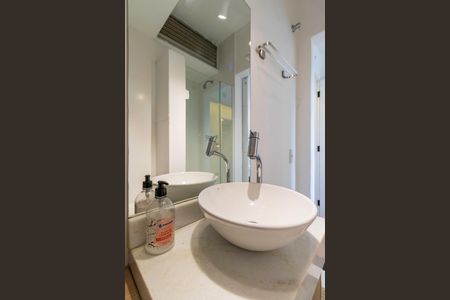 Apartamento à venda com 250m², 5 quartos e 3 vagasBanheiro da Suíte 2