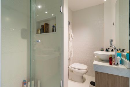 Apartamento à venda com 250m², 5 quartos e 3 vagasBanheiro da Suíte 2