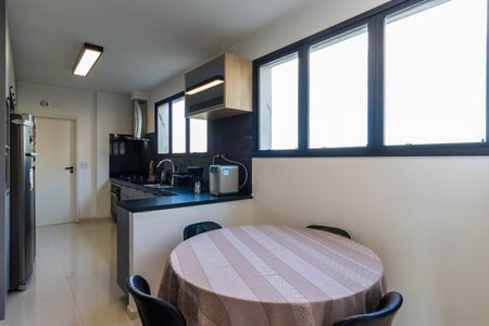 Apartamento à venda com 250m², 5 quartos e 3 vagasCozinha