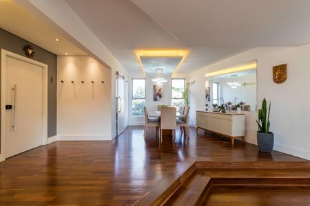 Apartamento à venda com 250m², 5 quartos e 3 vagasSala