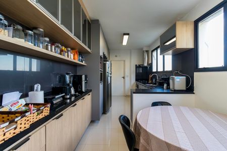 Apartamento à venda com 250m², 5 quartos e 3 vagasCozinha