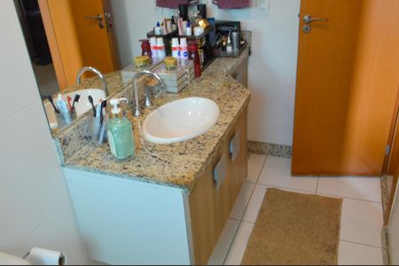 Apartamento à venda com 170m², 3 quartos e 2 vagas Apartamento à venda com 170m², 3 quartos e 2 vagasBanheiro da Suíte 1