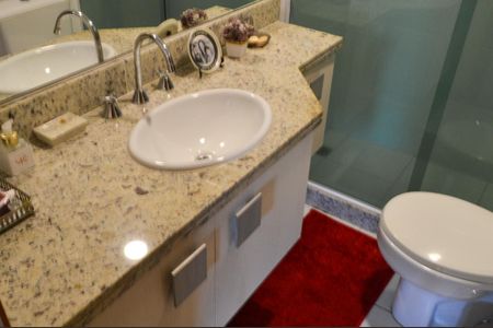 Apartamento à venda com 170m², 3 quartos e 2 vagas Apartamento à venda com 170m², 3 quartos e 2 vagasBanheiro da Suíte 3