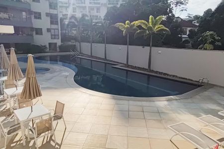 Apartamento à venda com 170m², 3 quartos e 2 vagas Apartamento à venda com 170m², 3 quartos e 2 vagasÁrea comum - Piscina