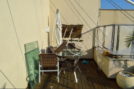 Apartamento à venda com 170m², 3 quartos e 2 vagas Apartamento à venda com 170m², 3 quartos e 2 vagasTerraço