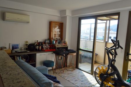 Apartamento à venda com 170m², 3 quartos e 2 vagas Apartamento à venda com 170m², 3 quartos e 2 vagasCorredor