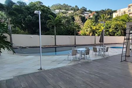 Apartamento à venda com 170m², 3 quartos e 2 vagas Apartamento à venda com 170m², 3 quartos e 2 vagasÁrea comum - Piscina