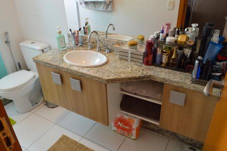 Apartamento à venda com 170m², 3 quartos e 2 vagas Apartamento à venda com 170m², 3 quartos e 2 vagasBanheiro da Suíte 1